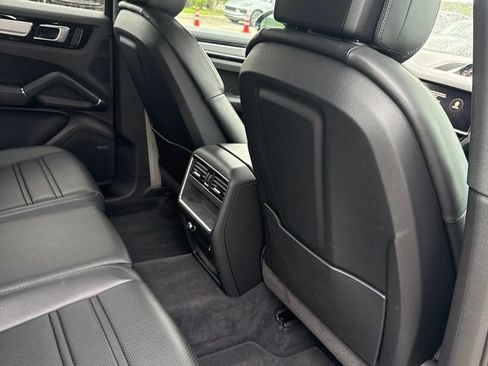 Certified 2023 Porsche Cayenne Platinum Edition AWD/4WD image 16