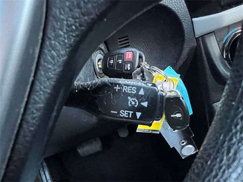 Used 2015 Toyota Corolla LE image 27