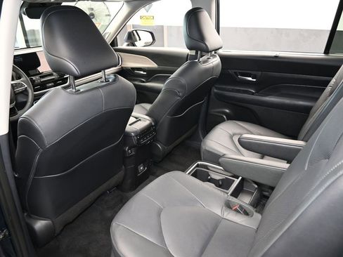 Used 2025 Toyota Grand Highlander AWD Hybrid image 34