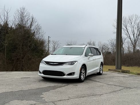 Used 2020 Chrysler Pacifica Limited image 18