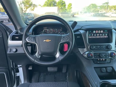 Used 2016 Chevrolet Suburban LS RWD image 17