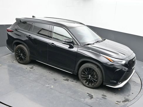 Used 2025 Toyota Highlander XSE image 16