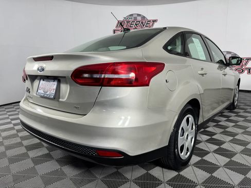 Used 2017 Ford Focus SE FWD image 25