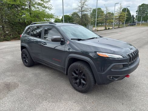 Used 2018 Jeep Cherokee Trailhawk w/ Comfort/Convenience Group AWD/4WD image 6