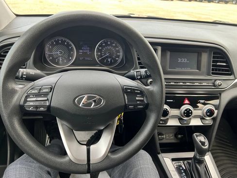 Used 2019 Hyundai Elantra SE w/ Winter Weather Package FWD image 26