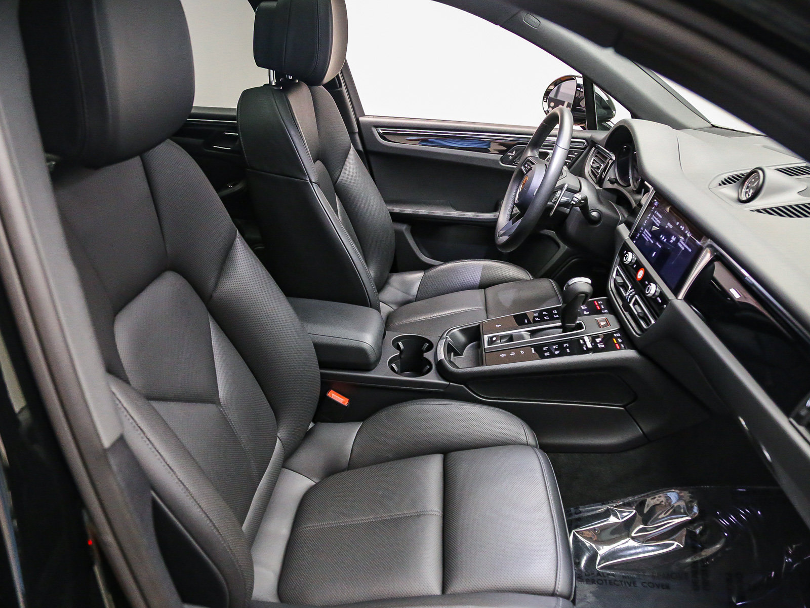 Certified 2026 Porsche Macan AWD/4WD image 20