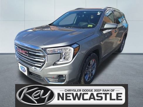 Used 2023 GMC Terrain SLT image 1