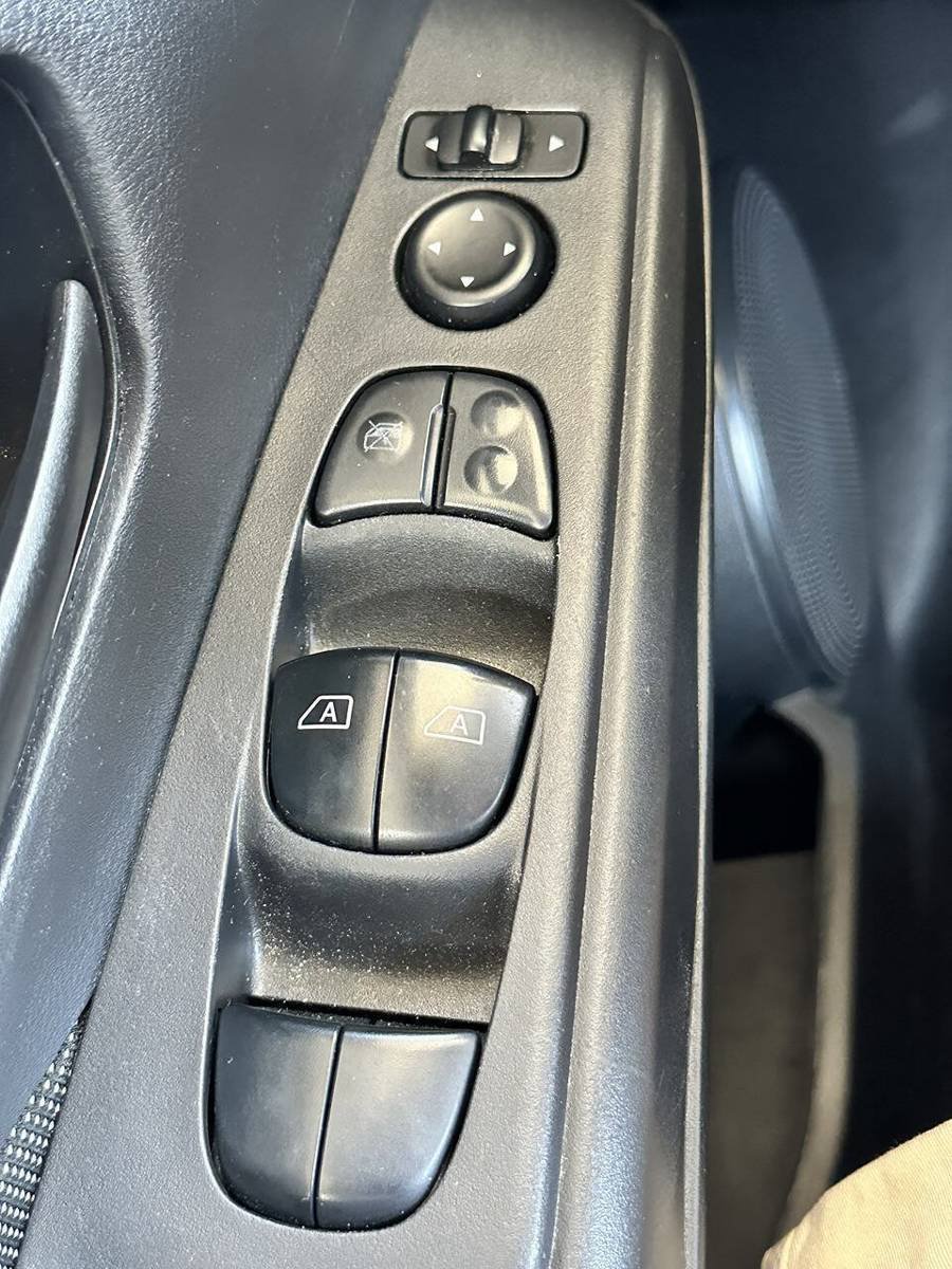 Used 2019 Nissan Kicks S FWD image 21
