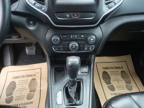 Used 2019 Jeep Cherokee Latitude Plus image 12