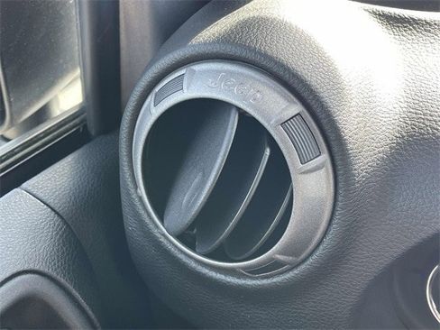 Used 2018 Jeep Wrangler Sport image 15