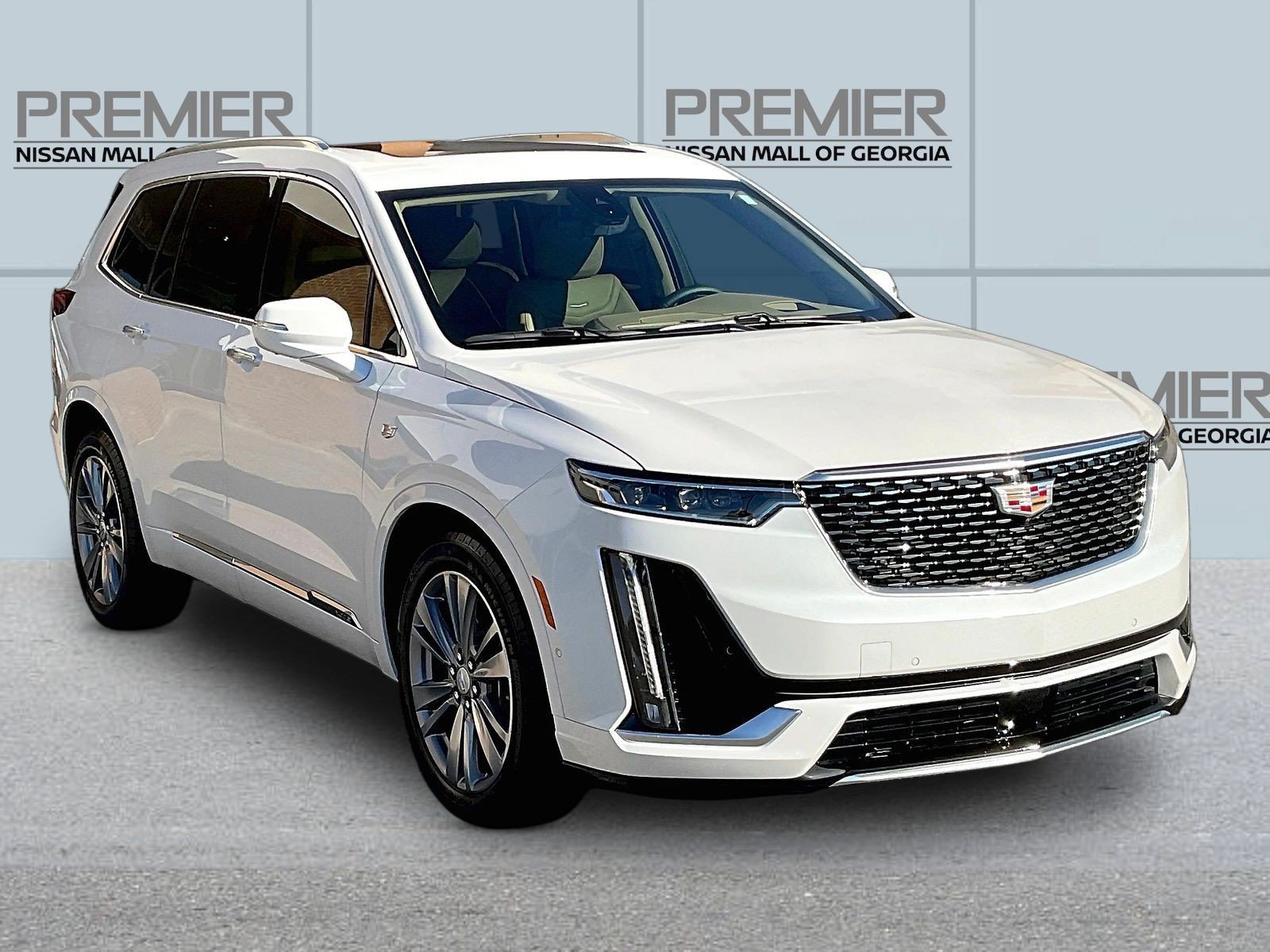 Used 2025 Cadillac XT6 Premium Luxury w/ Platinum Package FWD image 3