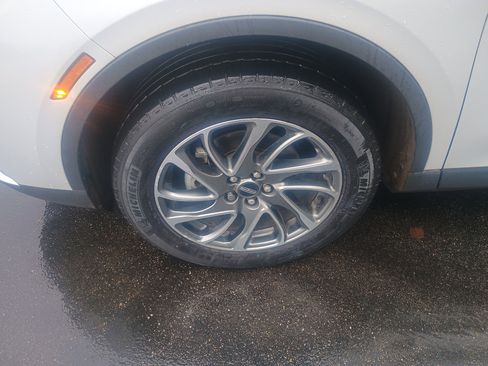 Used 2022 Lincoln Corsair AWD w/ Equipment Group 101A image 4