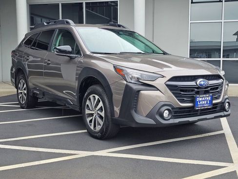 Used 2024 Subaru Outback Premium AWD/4WD image 7