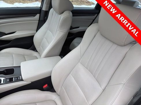 Used 2018 Honda Accord Touring image 13