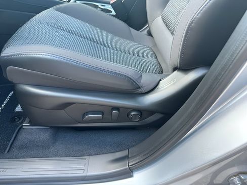 Used 2025 Subaru Forester Premium AWD/4WD image 11