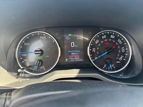 Used 2022 Toyota RAV4 XLE Premium AWD/4WD image 9