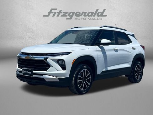 Used 2025 Chevrolet TrailBlazer LT AWD/4WD image 2