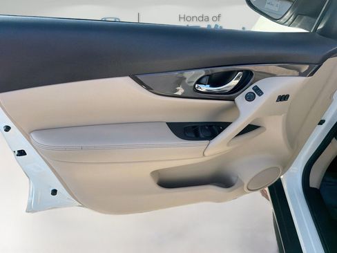 Used 2019 Nissan Rogue SV w/ Sun & Sound Touring Package FWD image 19