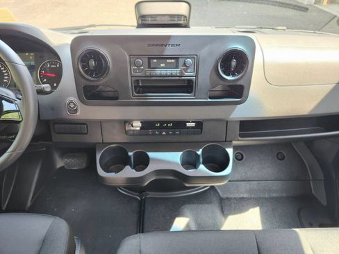 Used 2025 Mercedes-Benz Sprinter 2500 image 12