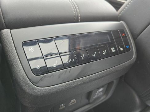 Used 2023 Nissan Pathfinder Platinum image 17