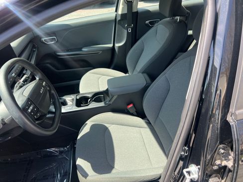 Used 2025 Kia K4 LXS image 32