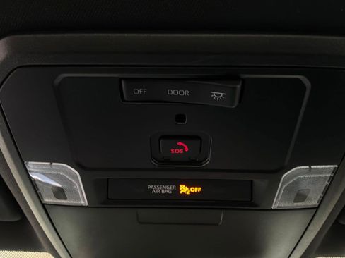 Used 2025 Toyota Tacoma SR5 AWD/4WD image 19