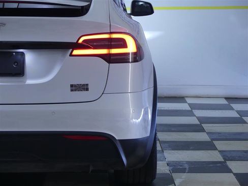 Used 2022 Tesla Model X Plaid image 30