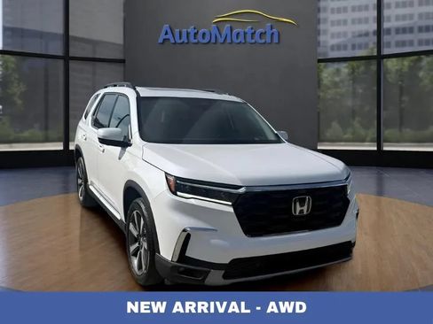 Used 2025 Honda Pilot Elite image 1