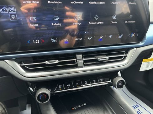 New 2026 Chevrolet Equinox EV LT image 18