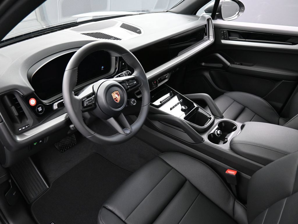 Certified 2026 Porsche Cayenne AWD/4WD image 4