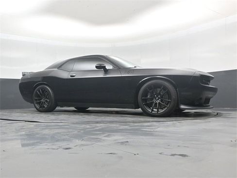 Used 2018 Dodge Challenger T/A image 38