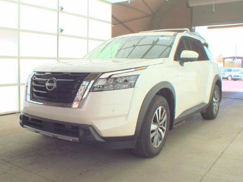 Used 2024 Nissan Pathfinder SL AWD/4WD image 1