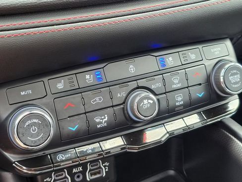 Used 2024 Dodge Durango GT RWD image 35