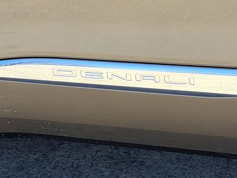 Used 2022 GMC Acadia Denali w/ Denali Ultimate Package image 10