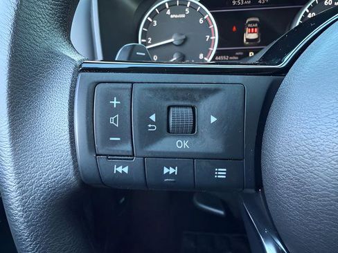 Used 2023 Nissan Rogue SV AWD/4WD image 13