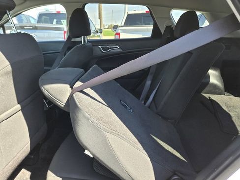 Used 2025 Kia Sportage LX FWD image 33