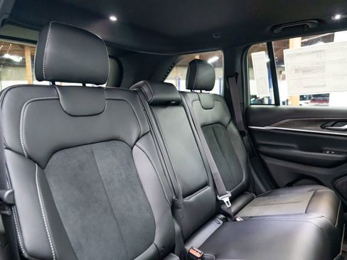 New 2026 Jeep Grand Cherokee 4WD image 32