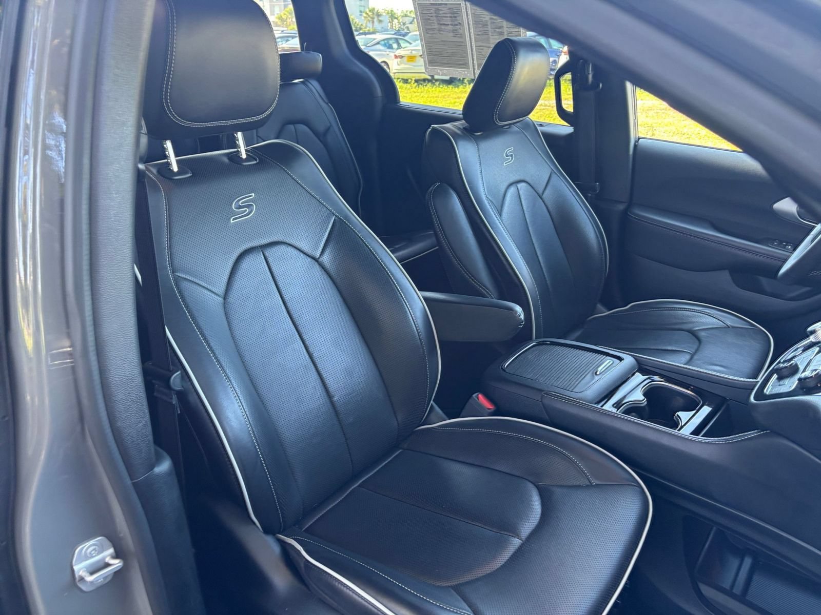 Used 2025 Chrysler Pacifica Limited FWD image 40