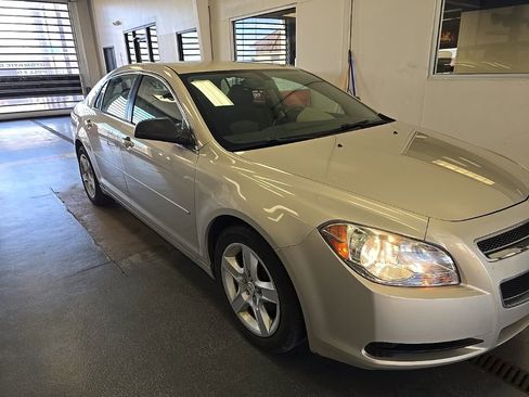 Used 2010 Chevrolet Malibu LS image 4
