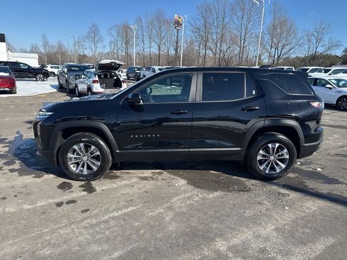 Used 2025 Chevrolet Equinox LT image 2
