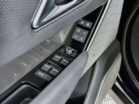 Used 2022 Land Rover Range Rover Velar S AWD/4WD image 17