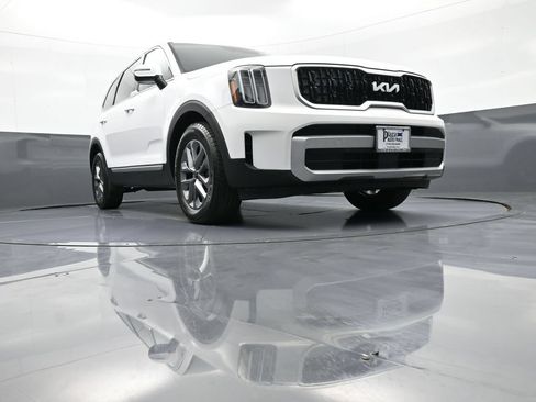 Used 2024 Kia Telluride LX AWD/4WD image 28