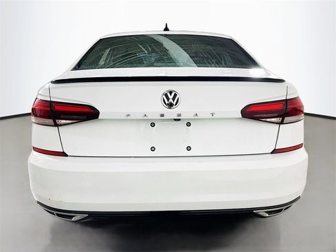 Used 2020 Volkswagen Passat 2.0T R-Line image 7