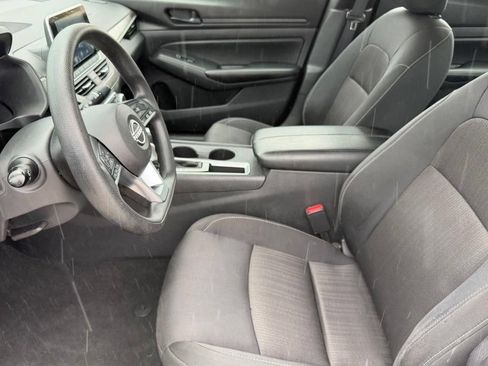 Used 2025 Nissan Altima 2.5 SV FWD image 9