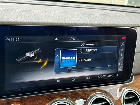 Used 2018 Mercedes-Benz E 300 4MATIC image 17