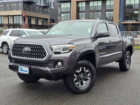 Used 2018 Toyota Tacoma TRD Off-Road image 1