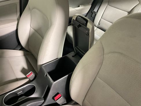 Used 2018 Hyundai Elantra SEL FWD image 28