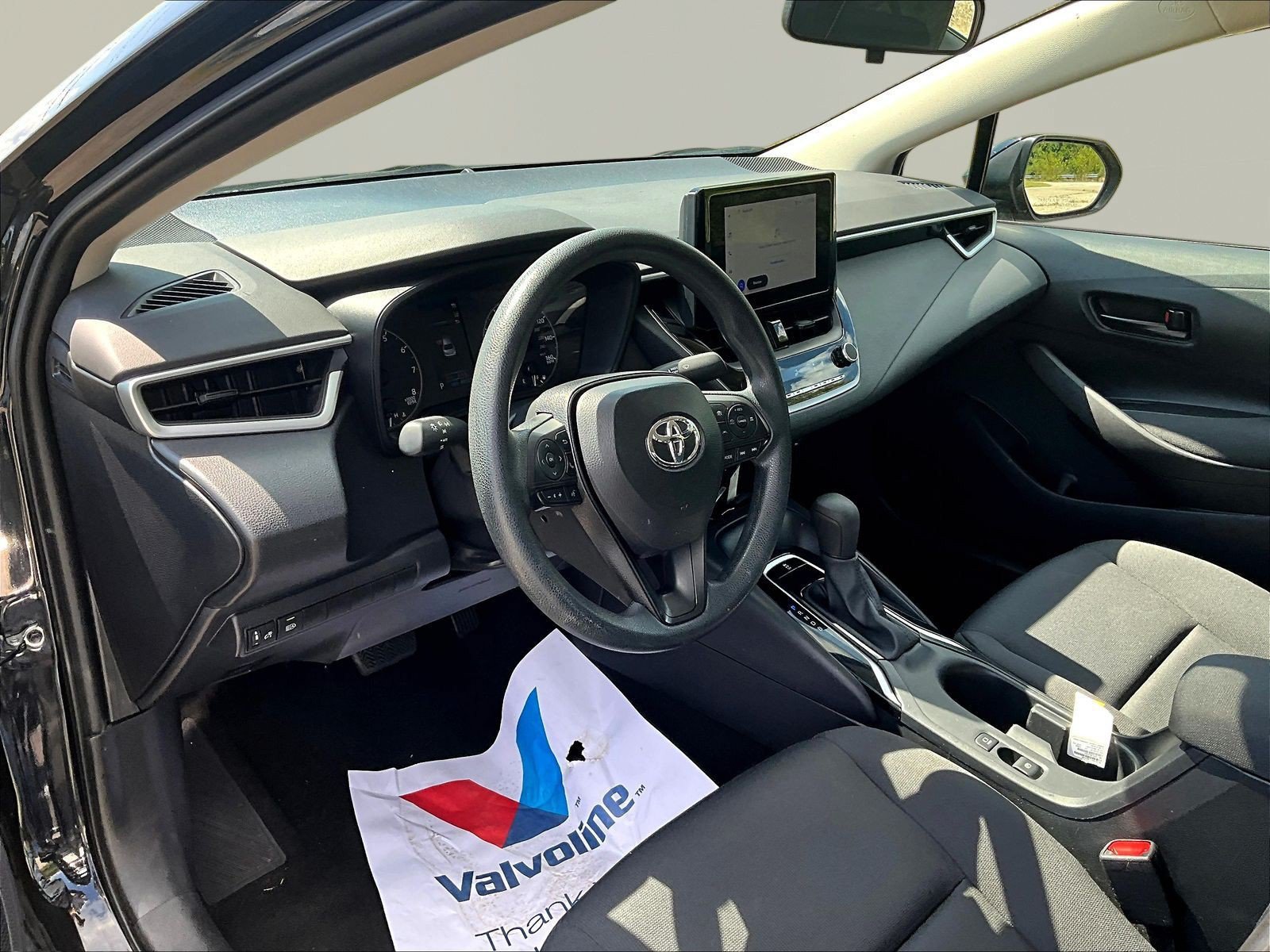Used 2025 Toyota Corolla LE FWD image 17