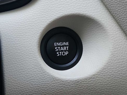 Used 2024 Toyota Corolla Cross XLE w/ Convenience Package FWD image 24