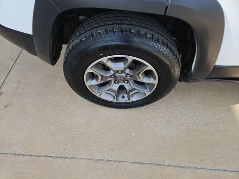 Used 2021 Jeep Cherokee Trailhawk w/ Comfort/Convenience Group image 10